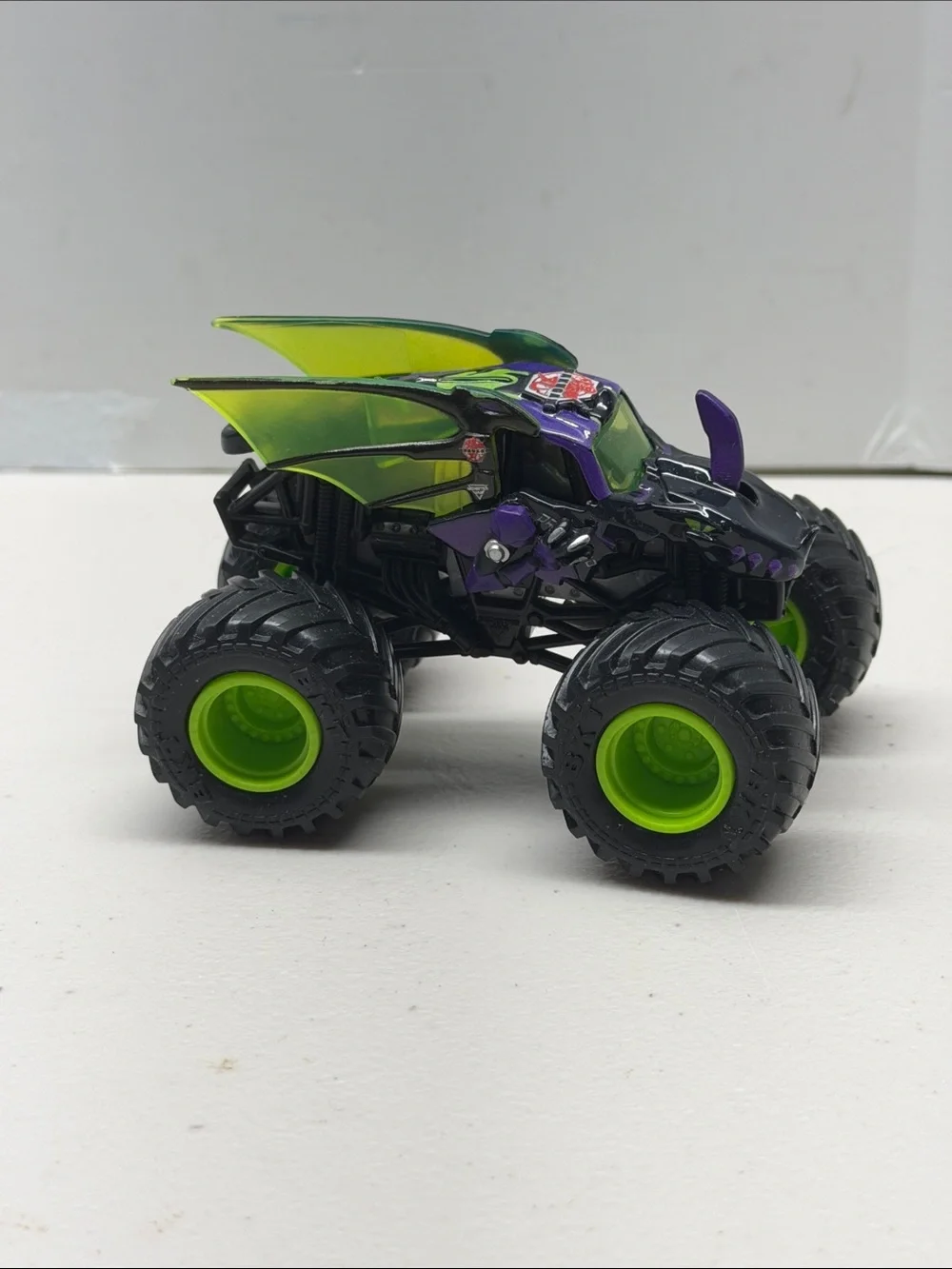 2021 Monster Jam Trucks 1:64 Spin Master Bakugan Dragonoid Toy